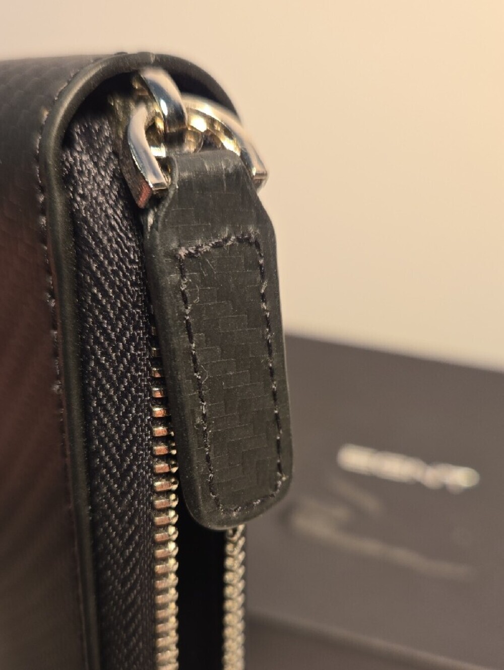 Black Carbon-Texture Money Clip Wallet - Picture 7 of 10
